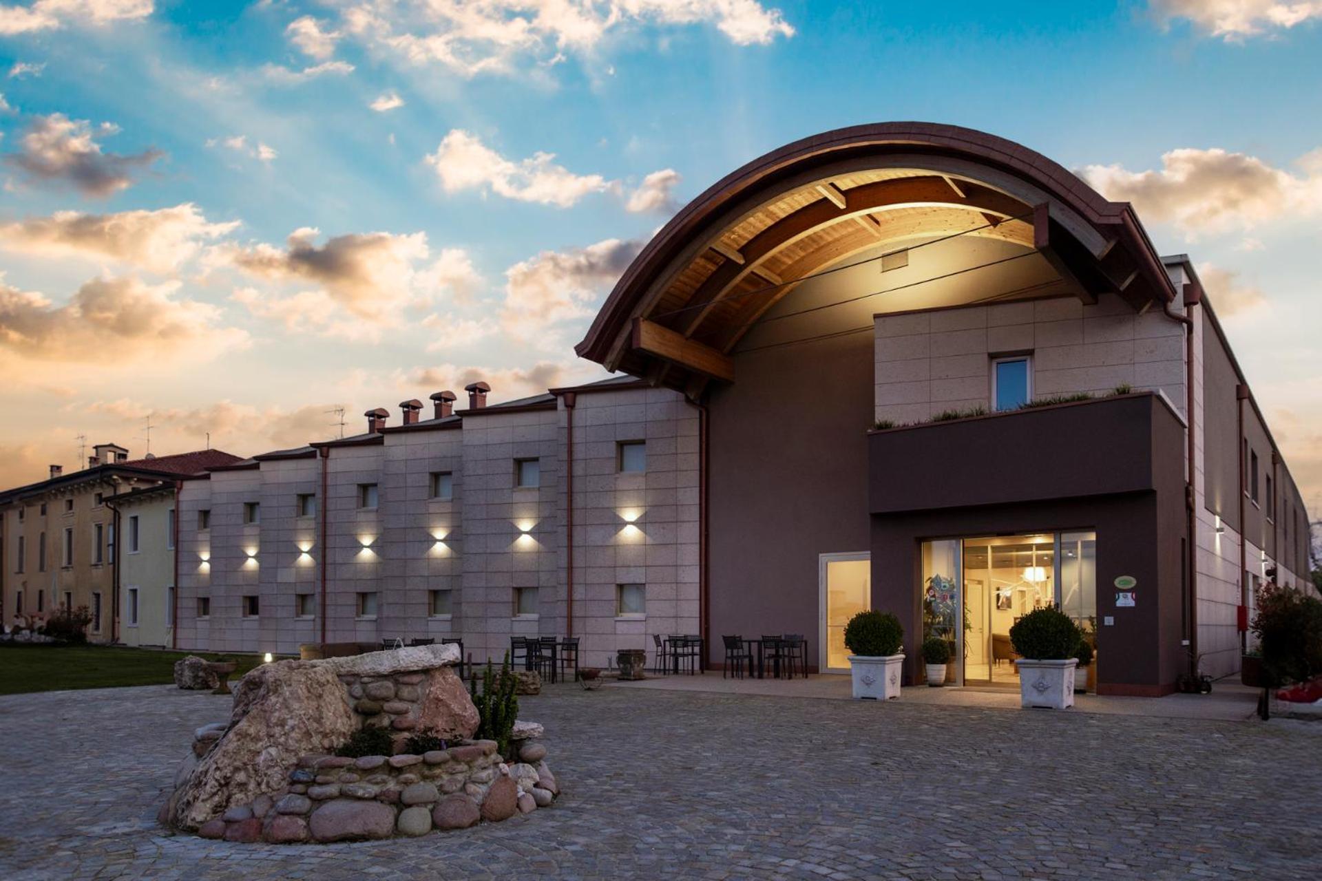 Hotel La Caporala Castel d'Azzano Zewnętrze zdjęcie